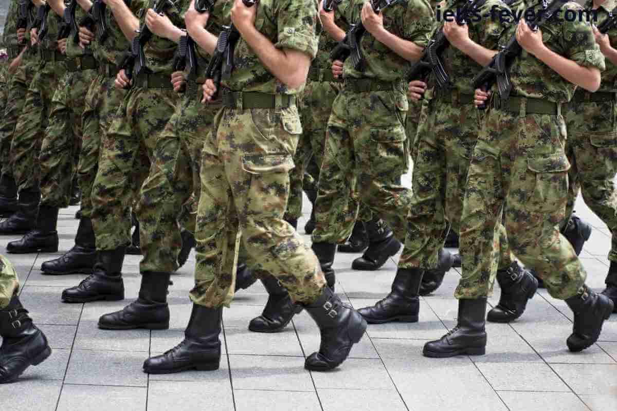 Some People Think Women Should Be Allowed to Join the Army