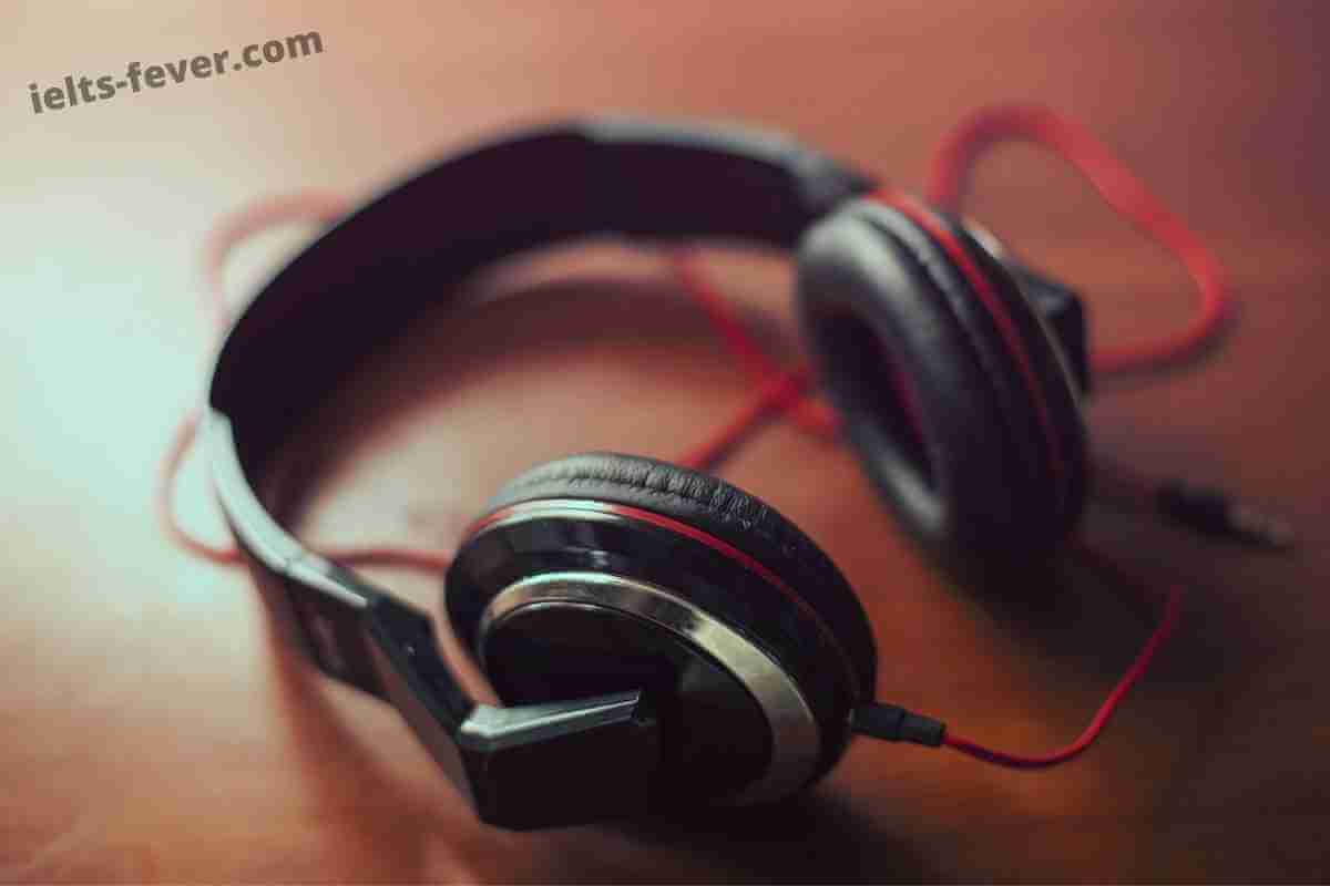 Headphones IELTS Speaking Part 1 Questions With Answer (4) (1)